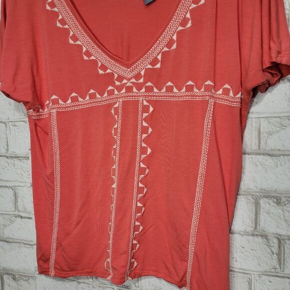 Old Navy pink embroidery tee - Picture 3 of 12